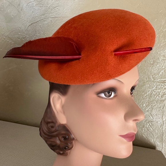 FABULOUS 1950s\' APRICOT COLOR FELT TAM WITH MATCHING LONG FEATHER TRIM main image 5